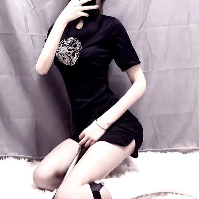 色肉毒蝎女